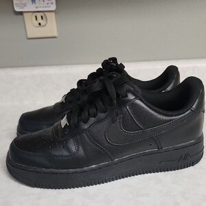 Nike Air AF1 womens Black Leather Low-Top Sneakers 8.5 number 2088